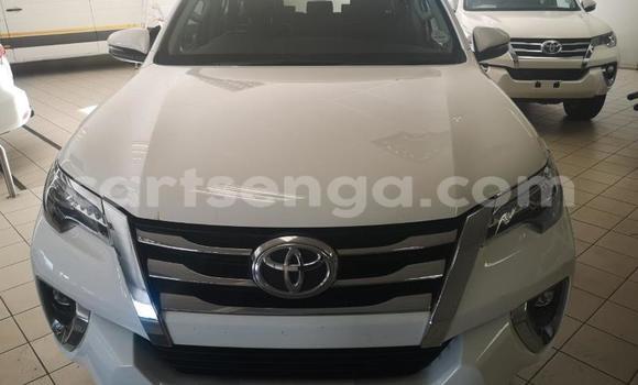 Buy Used Toyota Fortuner White Car in Mbabane in Manzini