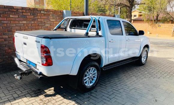Medium with watermark toyota hilux hhohho import dubai 18419