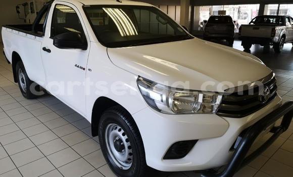 Buy Used Toyota Hilux White Car in Import - Dubai in Hhohho