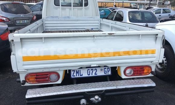 Buy Used Hyundai H200 White Truck in Ezulwini in Hhohho Buy Used Hyundai H200 White Truck in Ezulwini in Hhohho