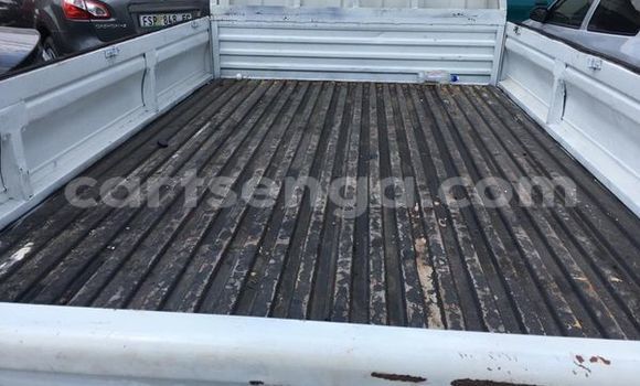 Buy Used Hyundai H200 White Truck in Ezulwini in Hhohho Buy Used Hyundai H200 White Truck in Ezulwini in Hhohho