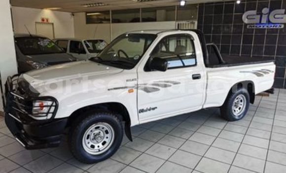 Buy Used Toyota Hilux White Car in Ezulwini in Hhohho Buy Used Toyota Hilux White Car in Ezulwini in Hhohho