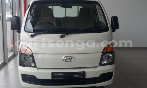 Nunua Ilio tumika Hyundai H1 White Gari ndani ya Mbabane nchini Manzini