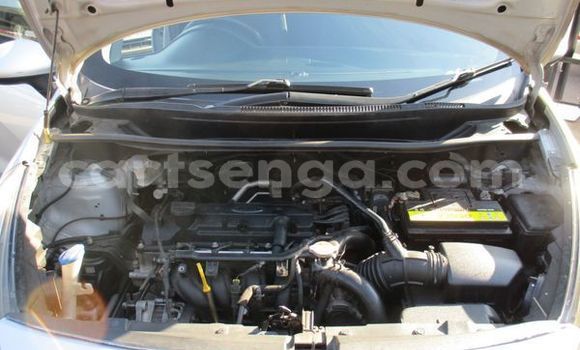 Nunua Ilio tumika Kia Rio Silver Gari ndani ya Mbabane nchini Manzini Nunua Ilio tumika Kia Rio Silver Gari ndani ya Mbabane nchini Manzini