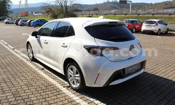 Nunua Ilio tumika Toyota Corolla White Gari ndani ya Manzini nchini Manzini Nunua Ilio tumika Toyota Corolla White Gari ndani ya Manzini nchini Manzini