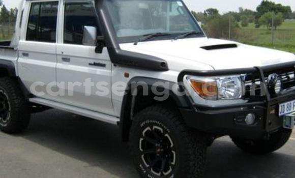 Nunua Ilio tumika Toyota Land Cruiser White Gari ndani ya Big Bend nchini Wilaya ya Lubombo