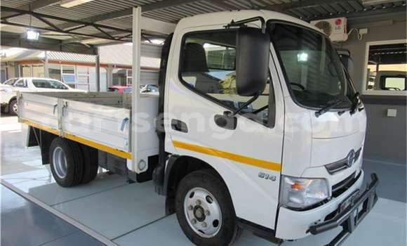 Nunua Ilio tumika Hino 300 Series White Lori ndani ya Manzini nchini Manzini