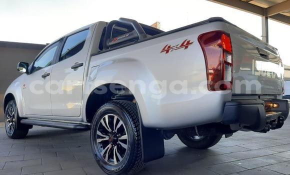 Buy Used Isuzu KB Silver Car in Ezulwini in Hhohho Buy Used Isuzu KB Silver Car in Ezulwini in Hhohho