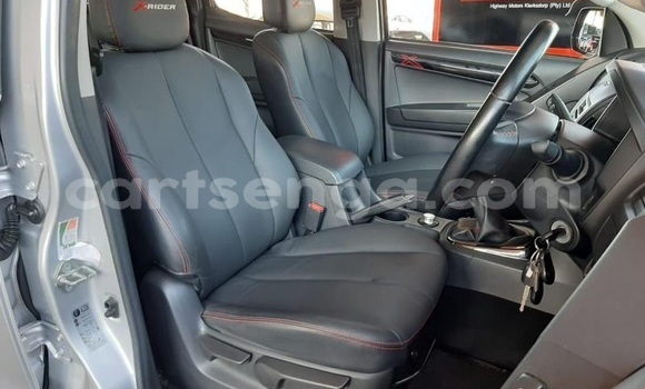 Buy Used Isuzu KB Silver Car in Ezulwini in Hhohho Buy Used Isuzu KB Silver Car in Ezulwini in Hhohho