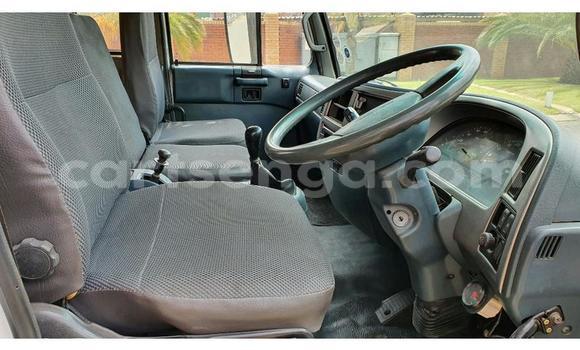 Nunua Ilio tumika Nissan Urvan White Gari ndani ya Ezulwini nchini Hhohho Nunua Ilio tumika Nissan Urvan White Gari ndani ya Ezulwini nchini Hhohho