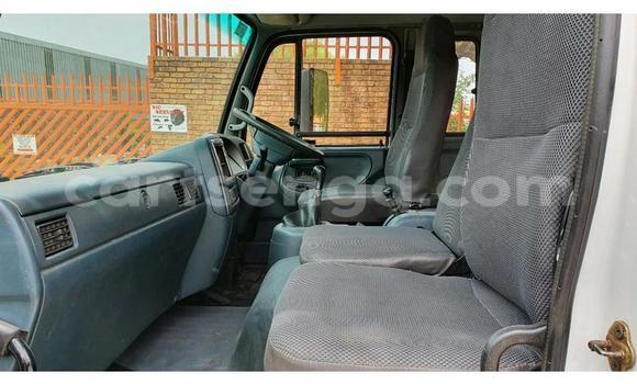 Nunua Ilio tumika Nissan Urvan White Gari ndani ya Ezulwini nchini Hhohho Nunua Ilio tumika Nissan Urvan White Gari ndani ya Ezulwini nchini Hhohho