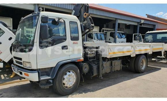 Buy Used Isuzu Florian White Car in Ezulwini in Hhohho Buy Used Isuzu Florian White Car in Ezulwini in Hhohho