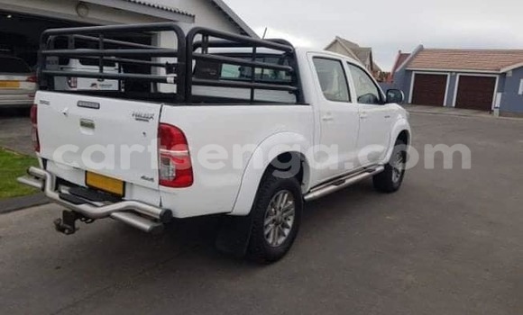 Nunua Ilio tumika Toyota Hilux White Gari ndani ya Mbabane nchini Manzini