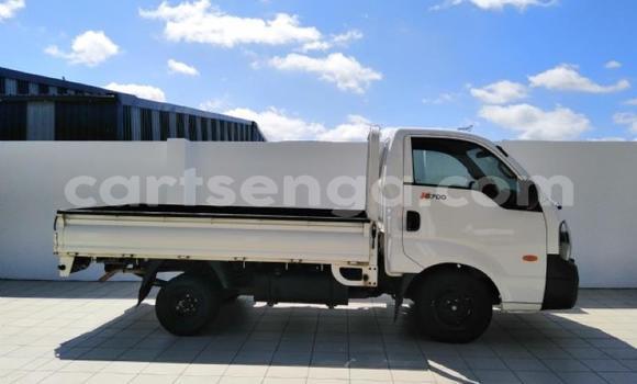 Nunua Ilio tumika Kia K9 White Gari ndani ya Ezulwini nchini Hhohho Nunua Ilio tumika Kia K9 White Gari ndani ya Ezulwini nchini Hhohho