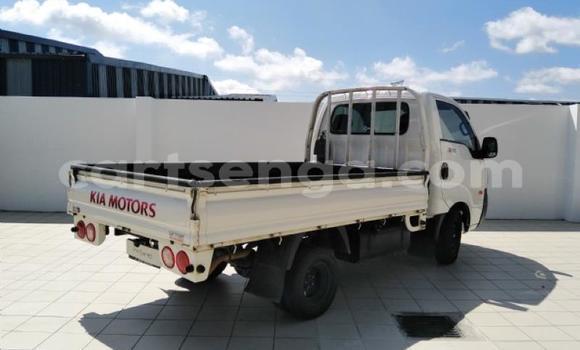 Nunua Ilio tumika Kia K9 White Gari ndani ya Ezulwini nchini Hhohho Nunua Ilio tumika Kia K9 White Gari ndani ya Ezulwini nchini Hhohho