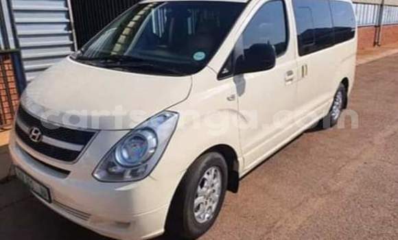 Nunua Ilio tumika Hyundai H1 White Gari ndani ya Manzini nchini Manzini Nunua Ilio tumika Hyundai H1 White Gari ndani ya Manzini nchini Manzini