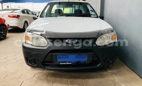 Nunua Ilio tumika Ford Bronco White Gari ndani ya Manzini nchini Manzini Nunua Ilio tumika Ford Bronco White Gari ndani ya Manzini nchini Manzini