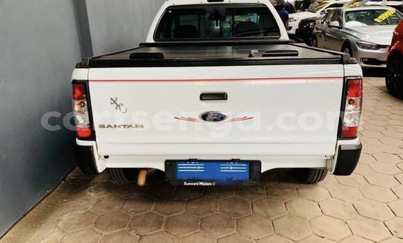 Nunua Ilio tumika Ford Bronco White Gari ndani ya Manzini nchini Manzini Nunua Ilio tumika Ford Bronco White Gari ndani ya Manzini nchini Manzini