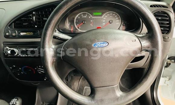 Nunua Ilio tumika Ford Bronco White Gari ndani ya Manzini nchini Manzini Nunua Ilio tumika Ford Bronco White Gari ndani ya Manzini nchini Manzini