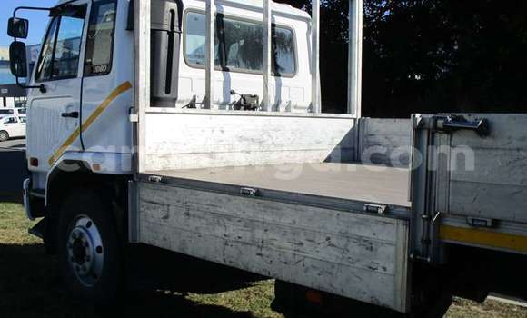 Nunua Ilio tumika Nissan Urvan White Gari ndani ya Ezulwini nchini Hhohho Nunua Ilio tumika Nissan Urvan White Gari ndani ya Ezulwini nchini Hhohho