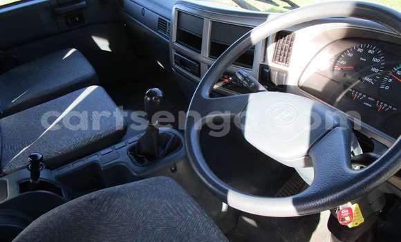 Nunua Ilio tumika Nissan Urvan White Gari ndani ya Ezulwini nchini Hhohho Nunua Ilio tumika Nissan Urvan White Gari ndani ya Ezulwini nchini Hhohho