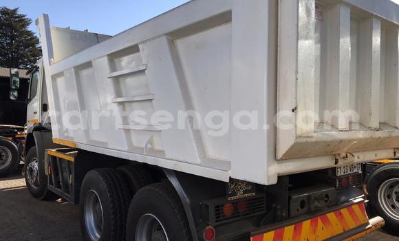 Acheter Occasion Utilitaire Mercedes‒Benz 2628 Blanc à Bulembu, Hhohho Acheter Occasion Utilitaire Mercedes‒Benz 2628 Blanc à Bulembu, Hhohho