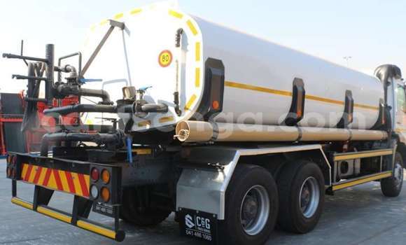 Acheter Occasion Utilitaire Mercedes‒Benz 2628 Blanc à Ezulwini, Hhohho Acheter Occasion Utilitaire Mercedes‒Benz 2628 Blanc à Ezulwini, Hhohho