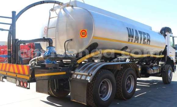 Buy Used Mercedes‒Benz 2628 Silver Truck in Ezulwini in Hhohho Buy Used Mercedes‒Benz 2628 Silver Truck in Ezulwini in Hhohho