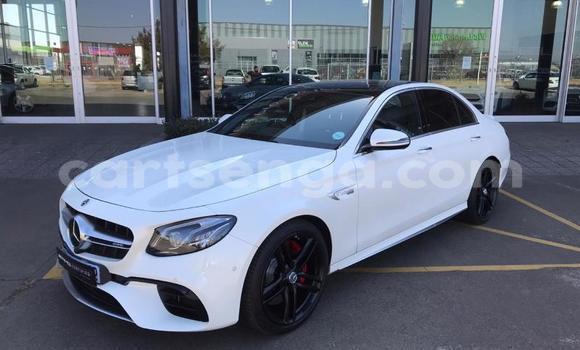 Nunua Ilio tumika Mercedes‒Benz E-klasse AMG White Gari ndani ya Ezulwini nchini Hhohho