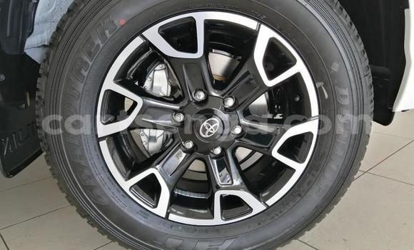 Nunua Ilio tumika Toyota Hilux White Gari ndani ya Manzini nchini Manzini Nunua Ilio tumika Toyota Hilux White Gari ndani ya Manzini nchini Manzini