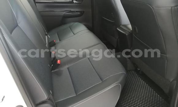 Nunua Ilio tumika Toyota Hilux White Gari ndani ya Manzini nchini Manzini Nunua Ilio tumika Toyota Hilux White Gari ndani ya Manzini nchini Manzini