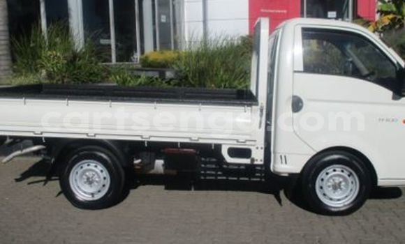 Buy Used Hyundai H1 White Car in Nhlangano in Shiselweni District Buy Used Hyundai H1 White Car in Nhlangano in Shiselweni District