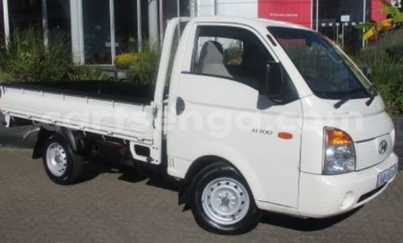 Buy Used Hyundai H1 White Car in Nhlangano in Shiselweni District Buy Used Hyundai H1 White Car in Nhlangano in Shiselweni District