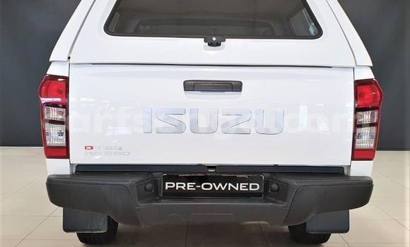 Nunua Ilio tumika Isuzu KB White Gari ndani ya Manzini nchini Manzini Nunua Ilio tumika Isuzu KB White Gari ndani ya Manzini nchini Manzini