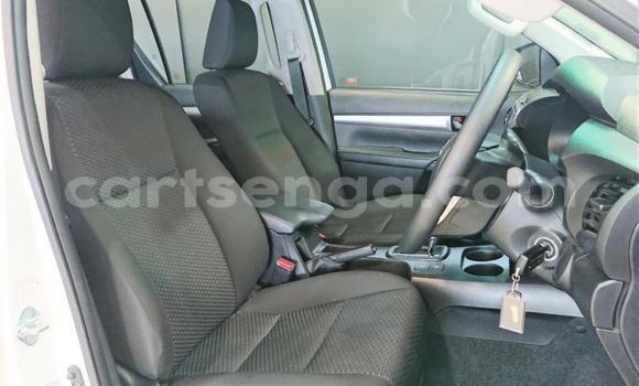 Nunua Ilio tumika Toyota Hilux White Gari ndani ya Manzini nchini Manzini Nunua Ilio tumika Toyota Hilux White Gari ndani ya Manzini nchini Manzini