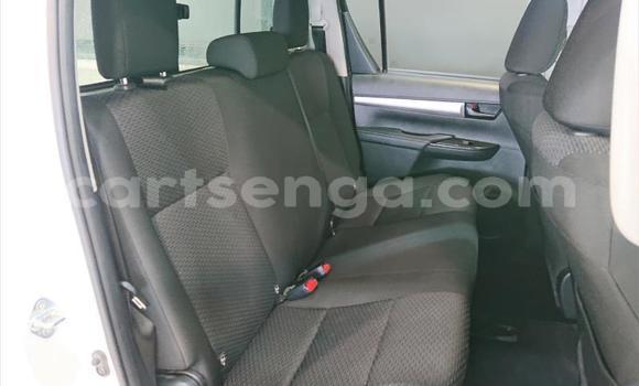 Nunua Ilio tumika Toyota Hilux White Gari ndani ya Manzini nchini Manzini Nunua Ilio tumika Toyota Hilux White Gari ndani ya Manzini nchini Manzini