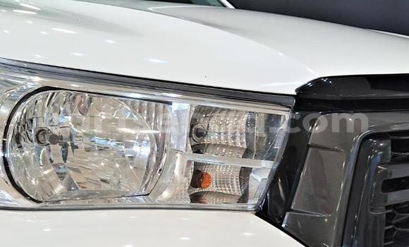 Nunua Ilio tumika Toyota Hilux White Gari ndani ya Manzini nchini Manzini Nunua Ilio tumika Toyota Hilux White Gari ndani ya Manzini nchini Manzini