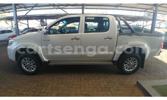 Nunua Ilio tumika Toyota Hilux White Gari ndani ya Big Bend nchini Lubombo Nunua Ilio tumika Toyota Hilux White Gari ndani ya Big Bend nchini Lubombo