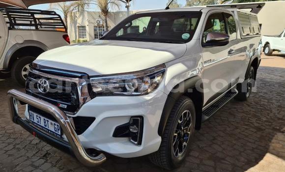 Nunua Ilio tumika Toyota Hilux White Gari ndani ya Big Bend nchini Lubombo Nunua Ilio tumika Toyota Hilux White Gari ndani ya Big Bend nchini Lubombo