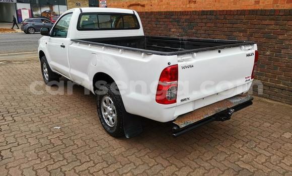 Nunua Ilio tumika Toyota Hilux White Gari ndani ya Big Bend nchini Lubombo Nunua Ilio tumika Toyota Hilux White Gari ndani ya Big Bend nchini Lubombo