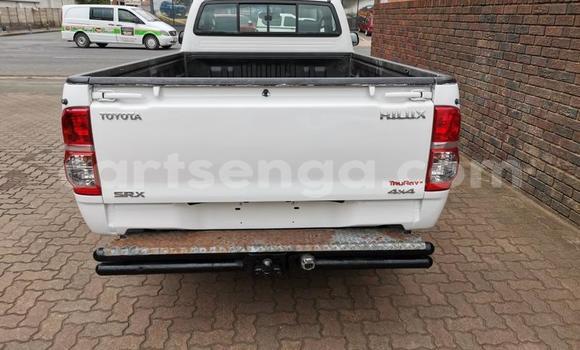 Nunua Ilio tumika Toyota Hilux White Gari ndani ya Big Bend nchini Lubombo Nunua Ilio tumika Toyota Hilux White Gari ndani ya Big Bend nchini Lubombo