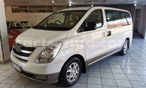 Nunua Ilio tumika Hyundai H1 White Gari ndani ya Nhlangano nchini Wilaya ya Shiselweni