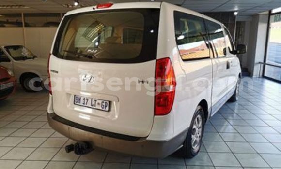 Buy Used Hyundai H1 White Car in Nhlangano in Shiselweni District Buy Used Hyundai H1 White Car in Nhlangano in Shiselweni District
