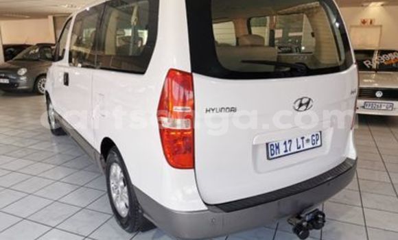 Buy Used Hyundai H1 White Car in Nhlangano in Shiselweni District Buy Used Hyundai H1 White Car in Nhlangano in Shiselweni District