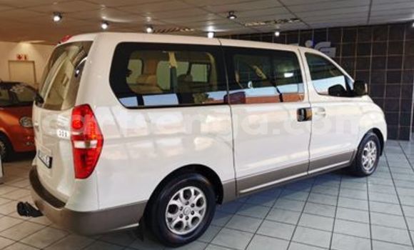 Buy Used Hyundai H1 White Car in Nhlangano in Shiselweni District Buy Used Hyundai H1 White Car in Nhlangano in Shiselweni District