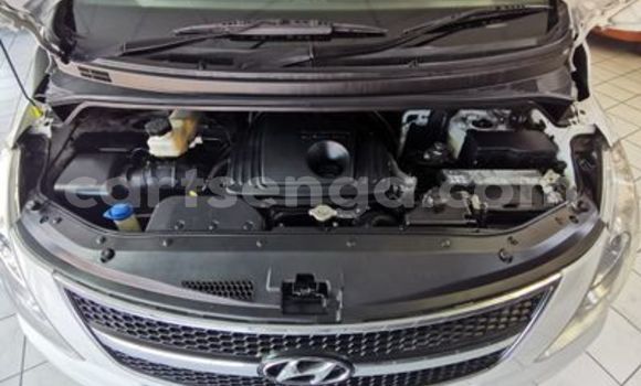 Buy Used Hyundai H1 White Car in Nhlangano in Shiselweni District Buy Used Hyundai H1 White Car in Nhlangano in Shiselweni District