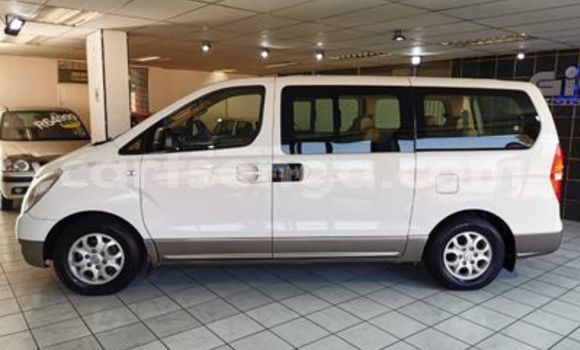 Buy Used Hyundai H1 White Car in Nhlangano in Shiselweni District Buy Used Hyundai H1 White Car in Nhlangano in Shiselweni District
