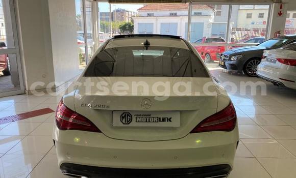 Nunua Ilio tumika Mercedes‒Benz CLK-klasse AMG White Gari ndani ya Big Bend nchini Lubombo Nunua Ilio tumika Mercedes‒Benz CLK-klasse AMG White Gari ndani ya Big Bend nchini Lubombo