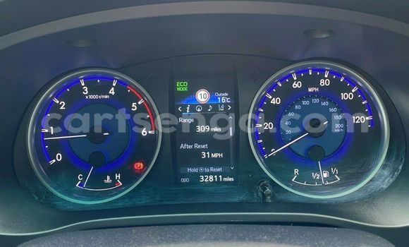 Buy Import Toyota Hillux Beige Truck in Manzini in Manzini Buy Import Toyota Hillux Beige Truck in Manzini in Manzini