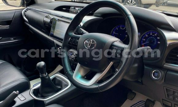 Buy Import Toyota Hillux Beige Truck in Manzini in Manzini Buy Import Toyota Hillux Beige Truck in Manzini in Manzini